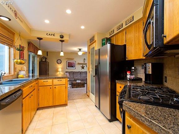 4th image of 7533 SE Hacienda St