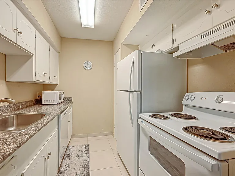 2121 Fountain View Dr #16 — Photo 14