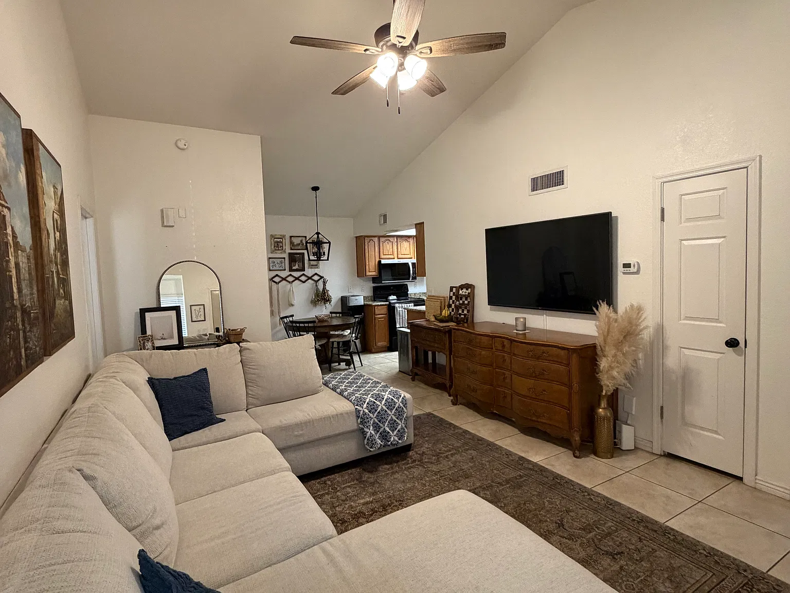 2 bed, 849 sqft, $1,550 — Photo 3