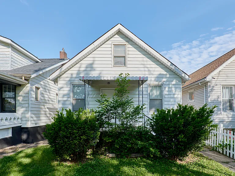 4673 Dewey Ave — Photo 1