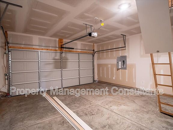 5th image of 22845 Dashwood Ln