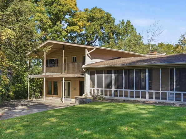 610 Downing DRIVE, Waukesha, WI 53186