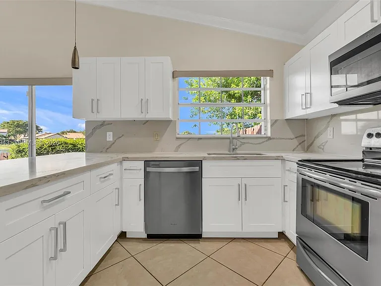 15311 SW 52nd Ter — Photo 15