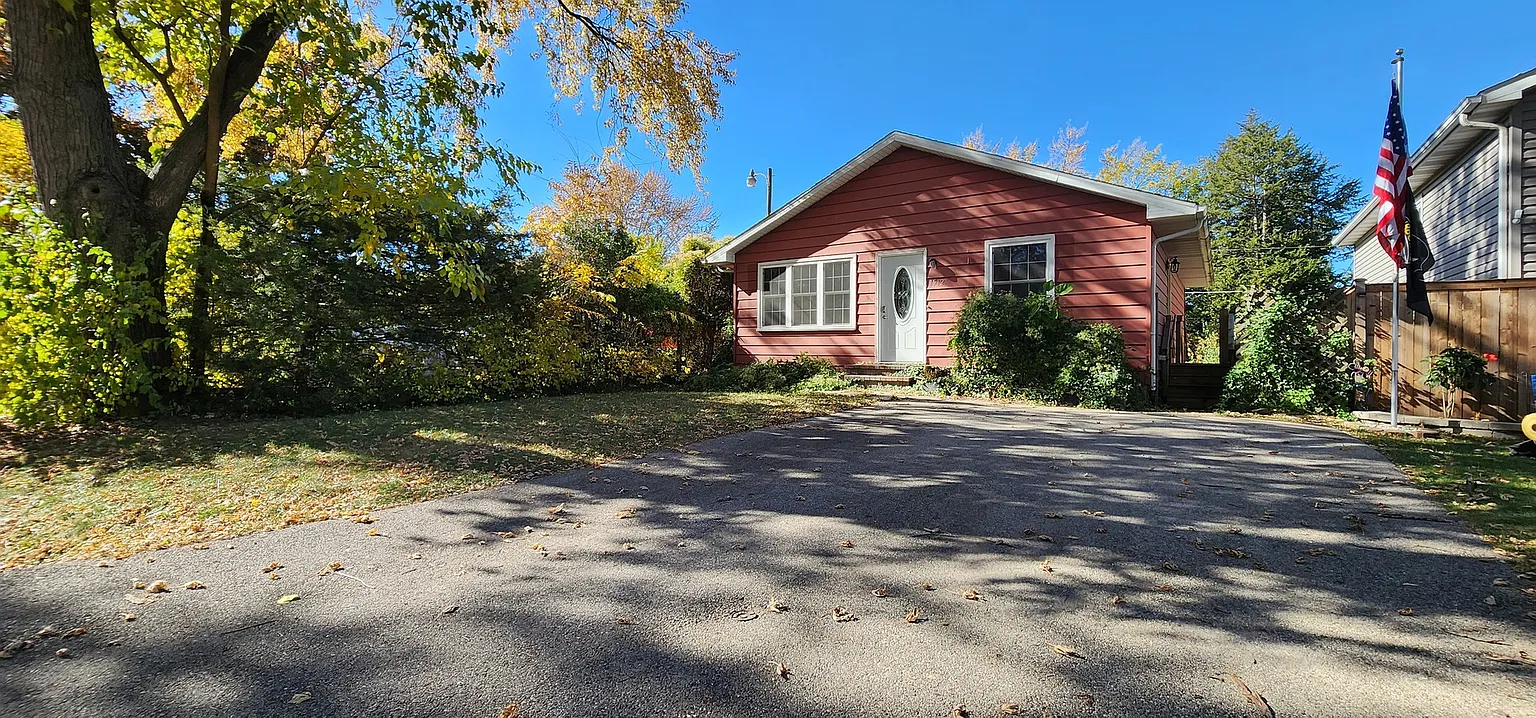 1512 Maple Dr photo 1
