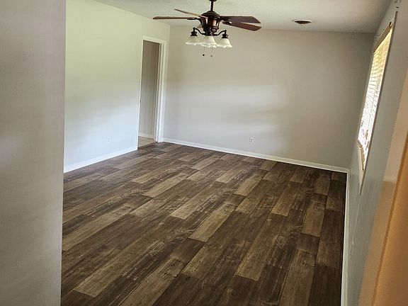 3rd image of 803 Stewart Dr