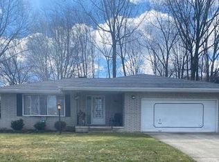 1288 Firethorn Dr, Seven Hills, OH 44131
