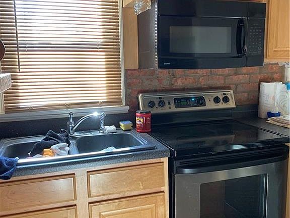 3rd image of 3208 Fisher Ave