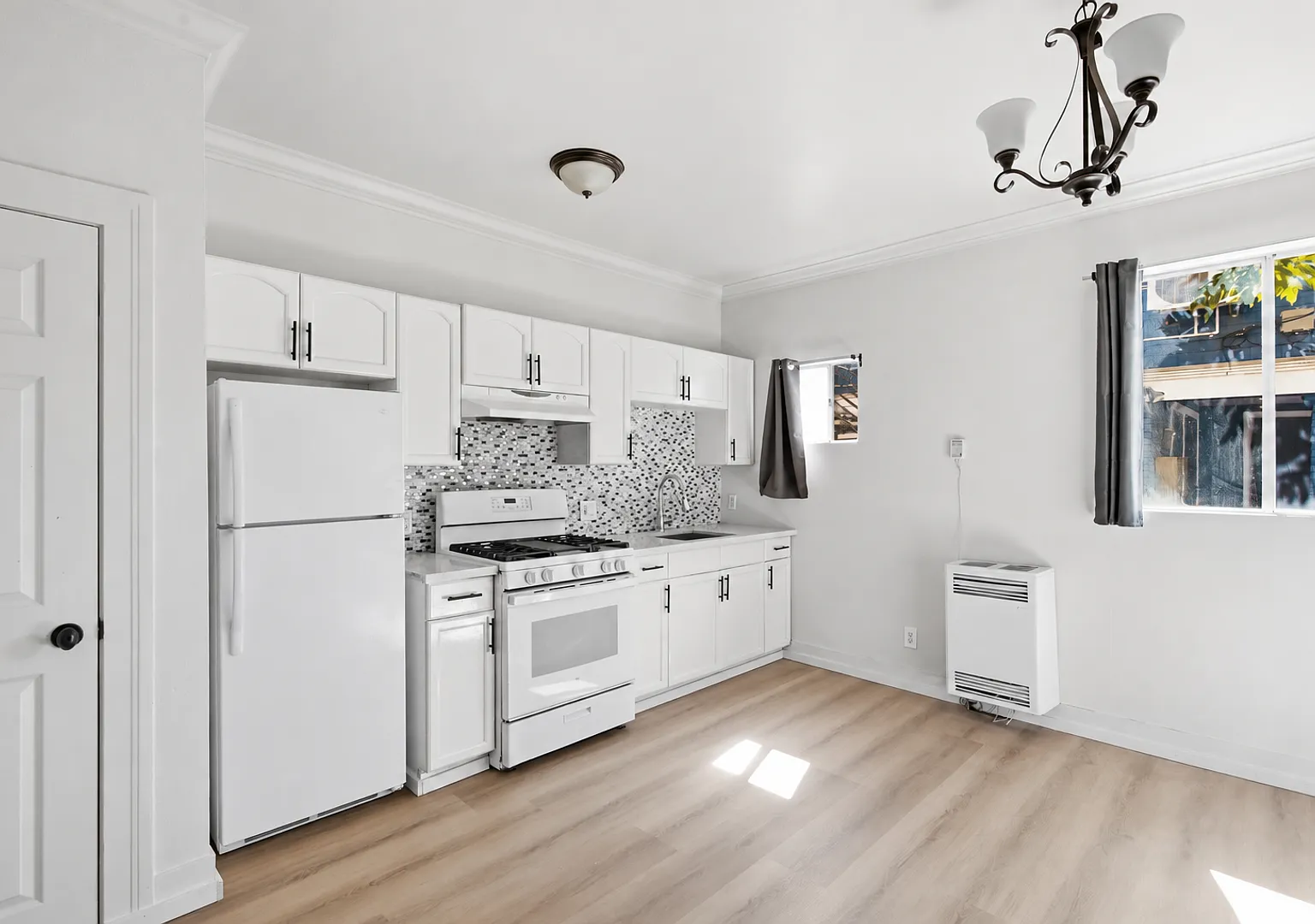 1444 W 28th St — Photo 3