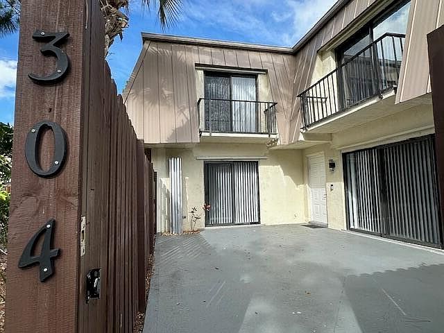 2nd image of 304 Miramar Lane #C4