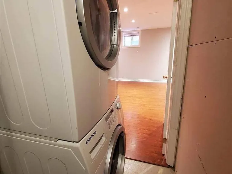 92 Sir Jacobs Cres #BASEMENT — Photo 8