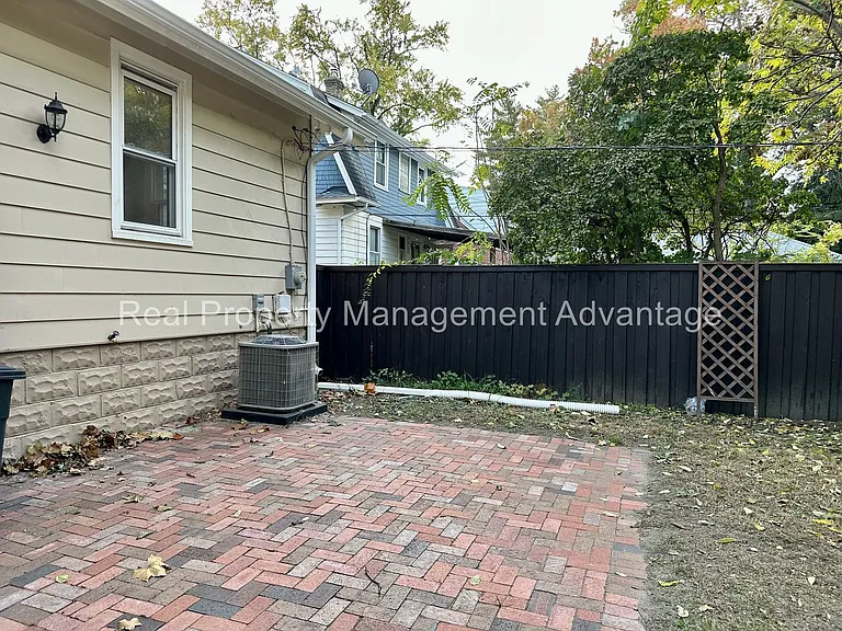 310 W Hazelhurst St — Photo 30