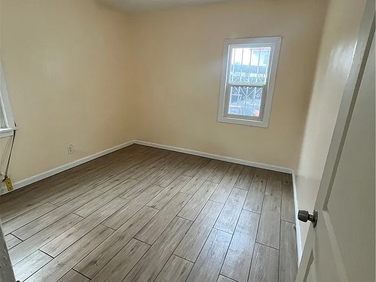 612 E 87th Pl #1/2 — Photo 3