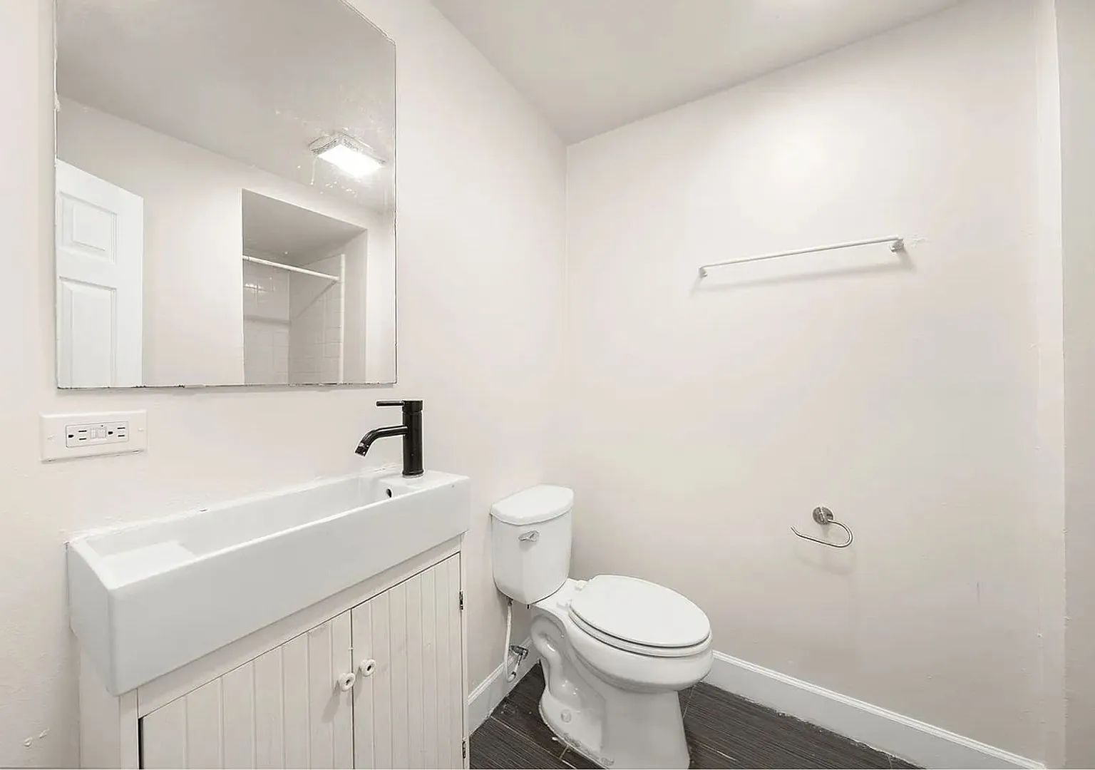 Studio, 700 sqft, $1,300 — Photo 1