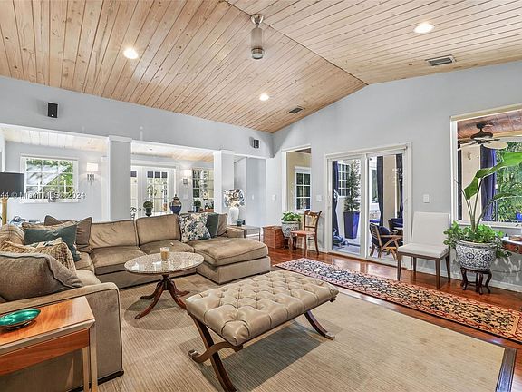4th image of 1301 Sorolla Ave