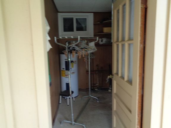 3rd image of 723 Douglas Dr