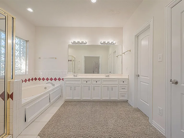 1189 Lovett St — Photo 32