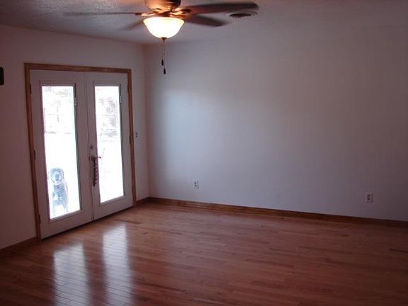 5th image of 704 N Beaver St