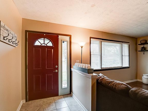 2nd image of 904 Victoria Dr