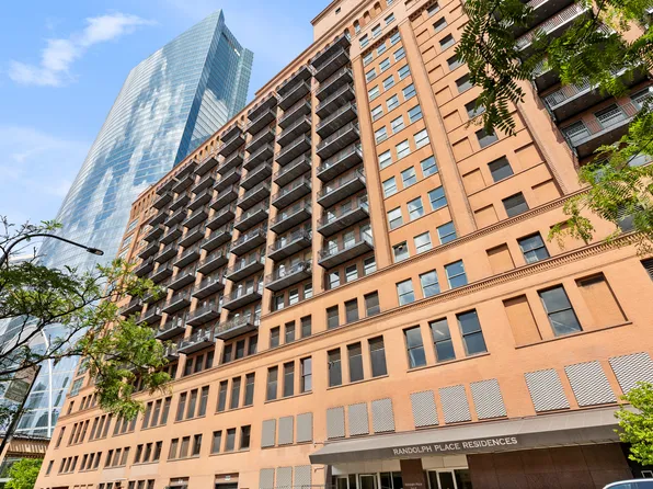 165 N Canal St APT 712, Chicago, IL 60606