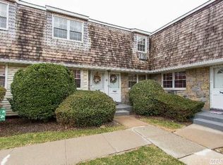 4016 Wilshire Ln, Oakdale, NY 11769