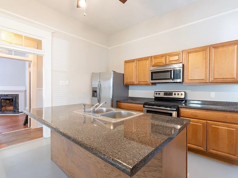 1016 E Anderson St — Photo 13