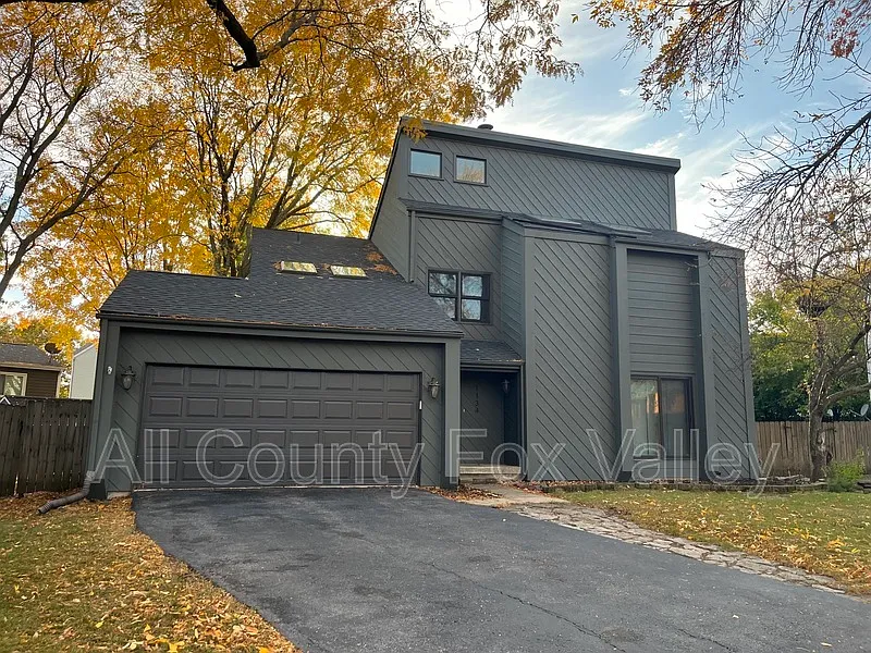 1134 Lakeside Ct photo 1