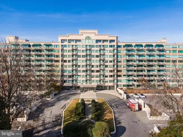 5450 Whitley Park Ter APT 209, Bethesda, MD 20814