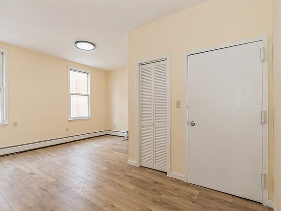5th image of 673 Montgomery St #2F