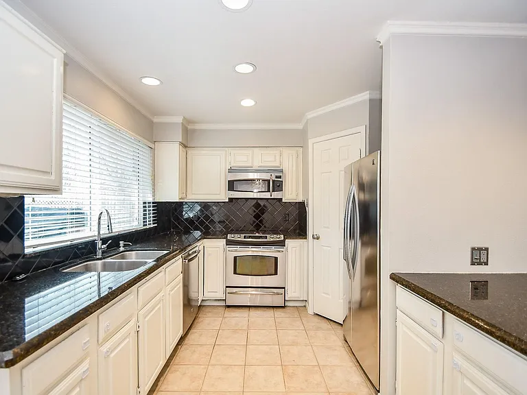 3402 Hidden Creek Dr — Photo 9