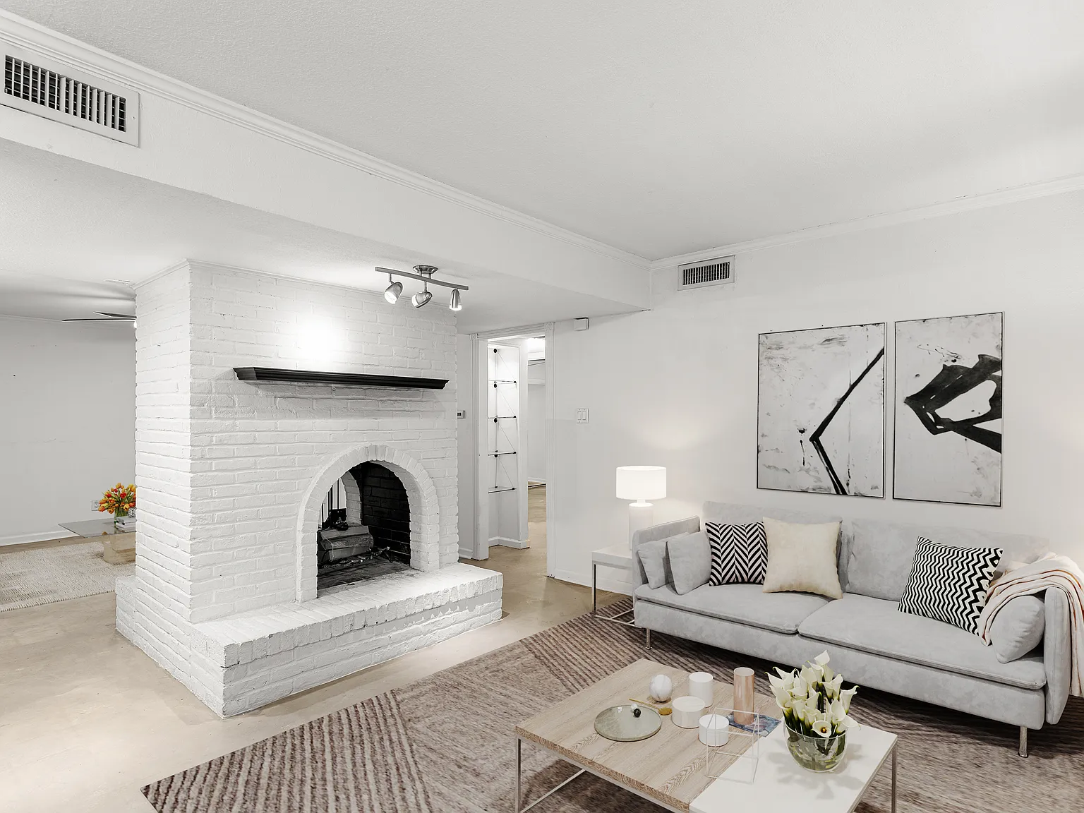 2 bed, 1045 sqft, $1,650 — Photo 3