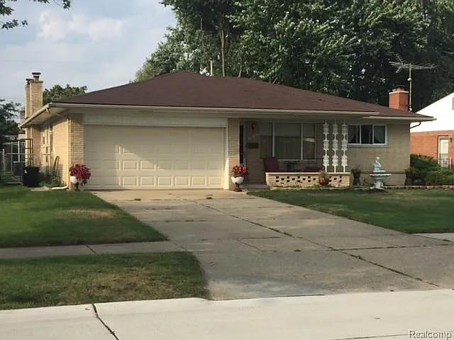 13833 Heritage Rd photo 1