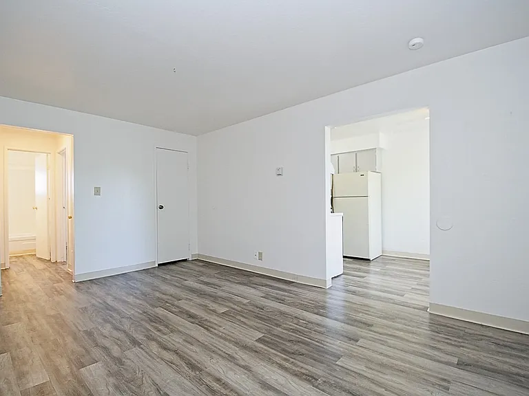 1036 Bell St #5 — Photo 8