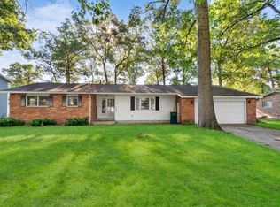 866 E Fennwood Cir, Muskegon, MI 49445