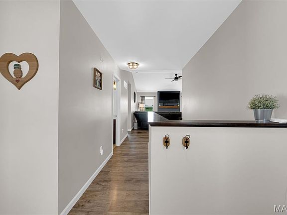 4th image of 232 Charlestowne Place Dr