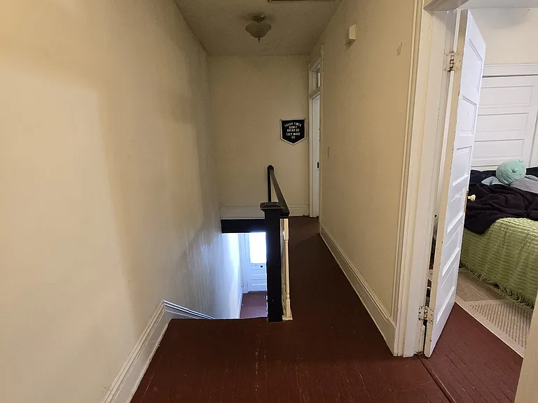 2209 W Main St — Photo 20