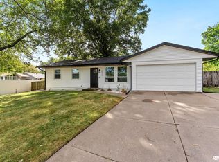 5516 Quercus Ln, Davenport, IA 52806