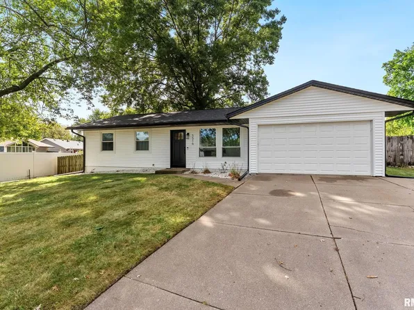 5516 Quercus Ln, Davenport, IA 52806
