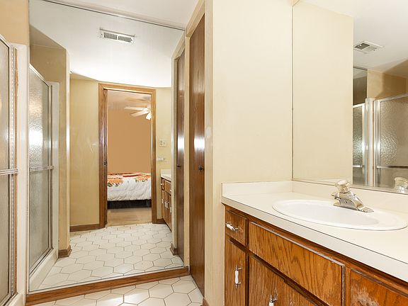 5th image of 4940 Circle Ct APT 612