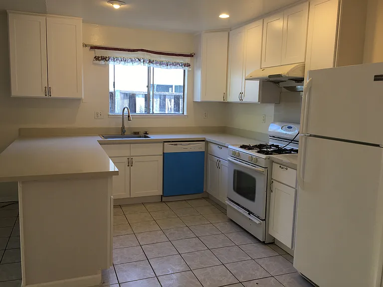 481 Gemma Dr — Photo 6