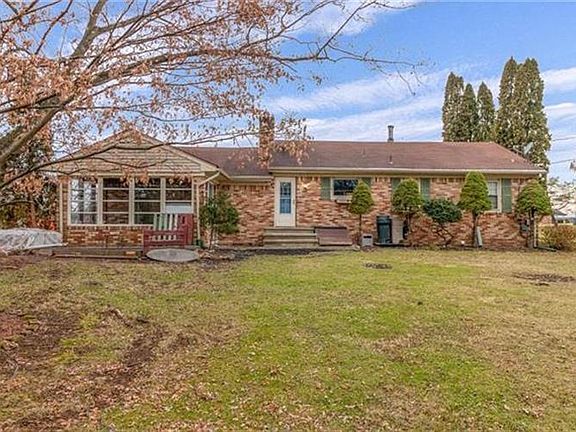 4th image of 558 Horseshoe Dr