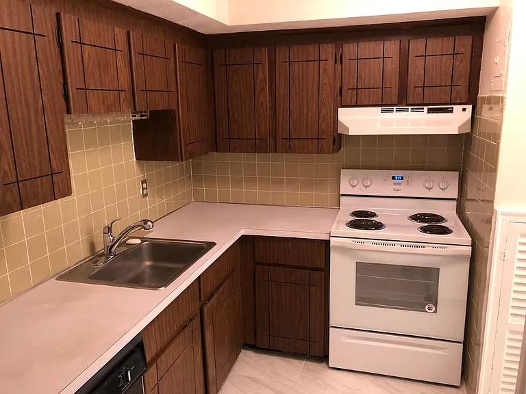 107 Oak Ln #9 — Photo 8