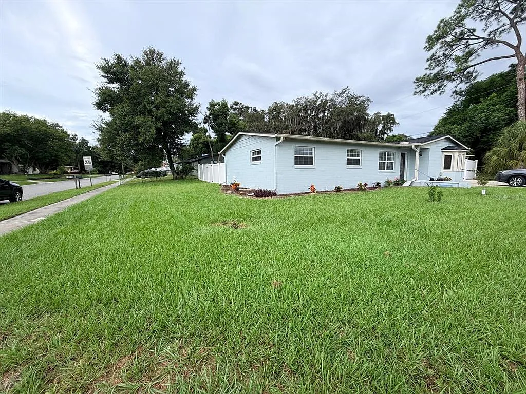 4 bed, 2.0 bath, 1500 sqft, $2,600 — Photo 4