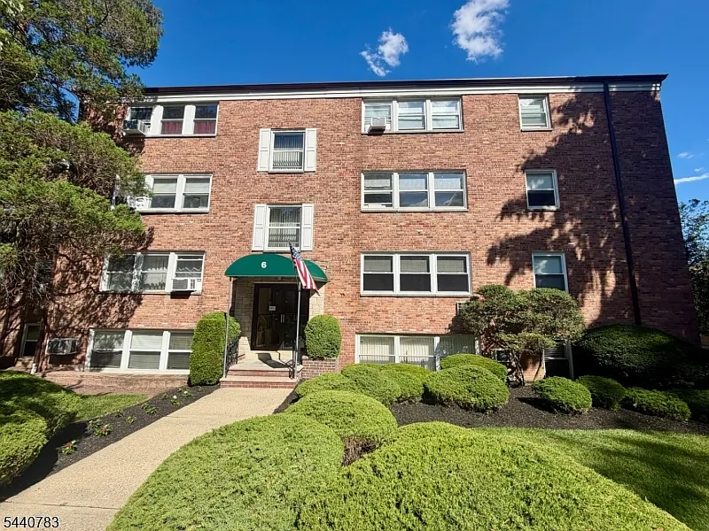 1 bed, 1.0 bath, $1,950 — Photo 2