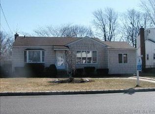 138 Claremont St, Deer Park, NY 11729