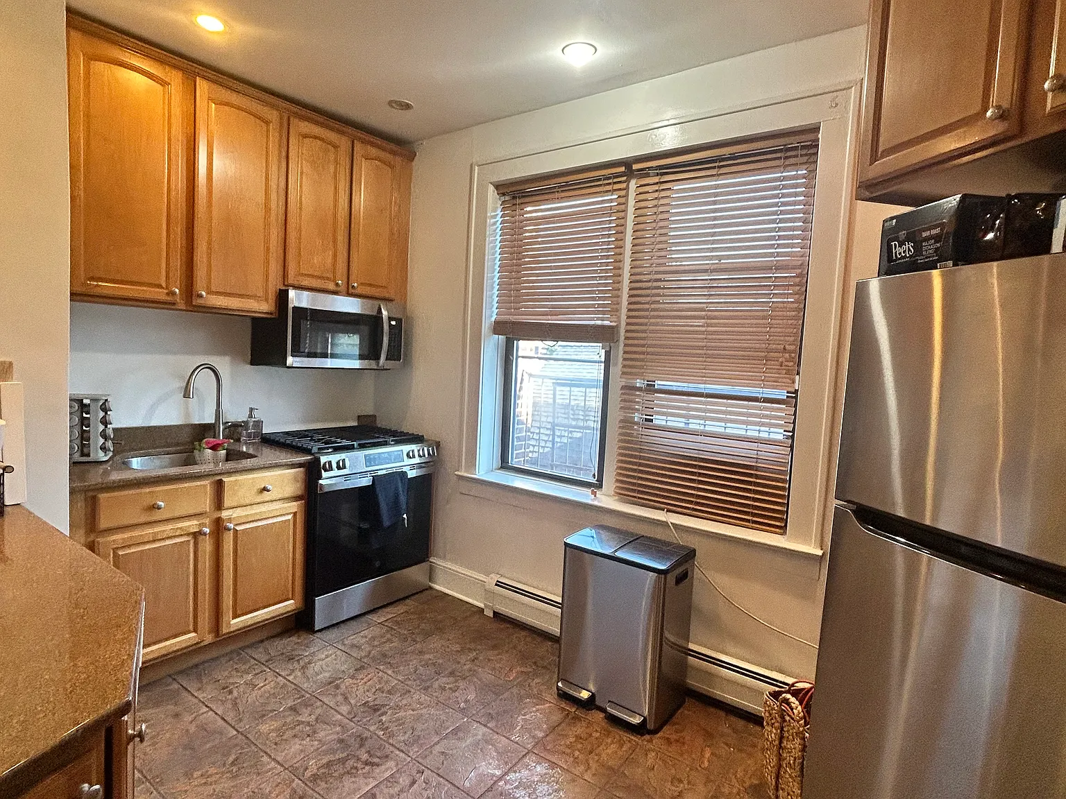 553 Undercliff Ave — Photo 2