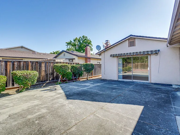 1109 White Cliff Dr — Photo 53
