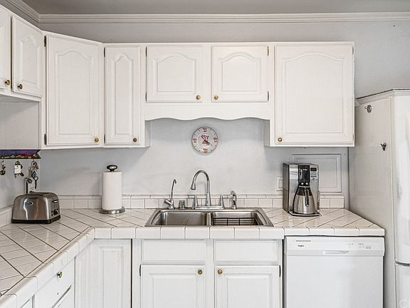 5th image of 13818 McNab Ave #B