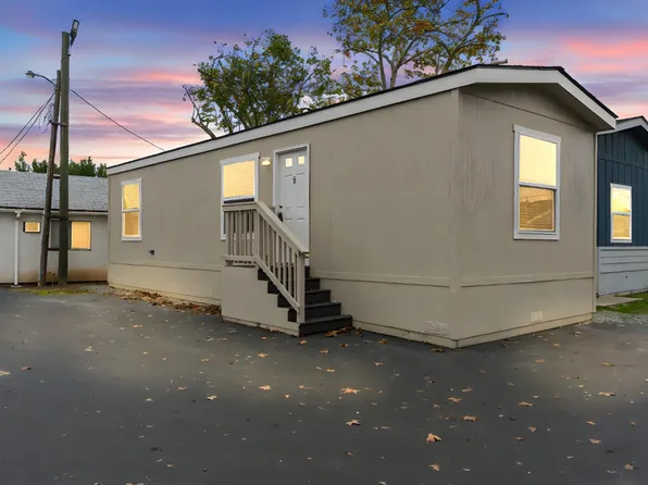 927 E F St #4, Oakdale, CA 95361