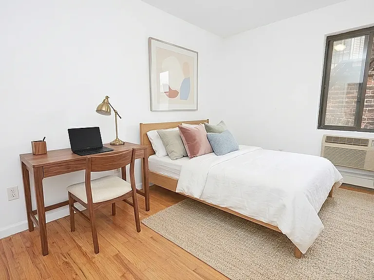 212 E 10th St #5A — Photo 10