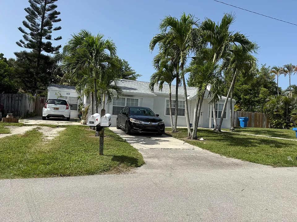 407 W Palm St